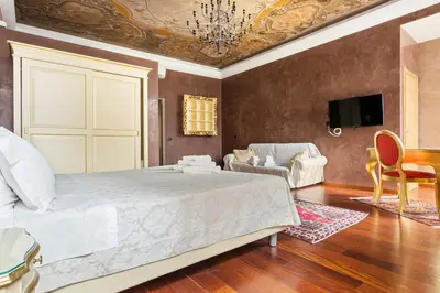 Letto o letti in una camera di Top Venice Apartments and Rooms Ostreghe Bridge