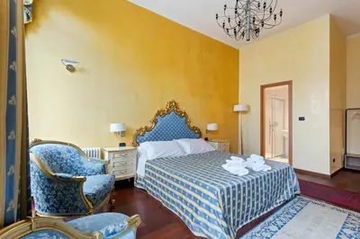 Letto o letti in una camera di Top Venice Apartments and Rooms Ostreghe Bridge