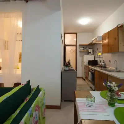 Guest Host - Lovely Apartment Near Venice
