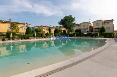 Piscina di Residence Borgo dei Fiori o nelle vicinanze