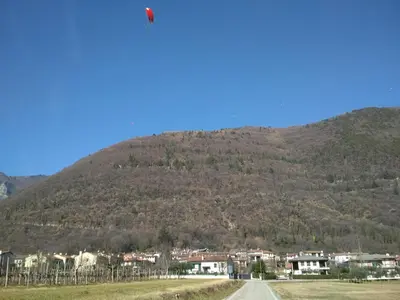 Vista generica sulle montagne o vista sulle montagne dall'interno dell'appartamento
