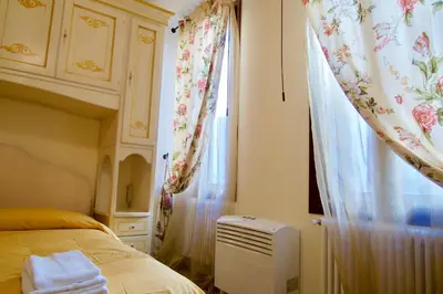 Letto o letti in una camera di Melusina Apartments Rialto Venice Historical Center