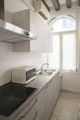 Cucina o angolo cottura di Melusina Apartments Rialto Venice Historical Center