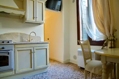 Cucina o angolo cottura di Melusina Apartments Rialto Venice Historical Center
