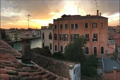 Alba o tramonto visti dall'interno dell'appartamento o dai dintorni