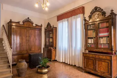 Biblioteca nell'appartamento