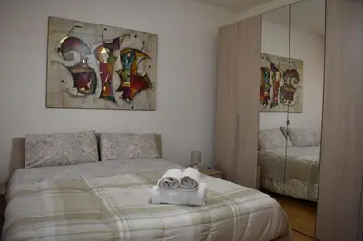 Letto o letti in una camera di Elegant apartment and free car parking - Quite area