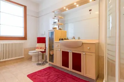 Cucina o angolo cottura di Elegant apartment and free car parking - Quite area