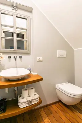 Bagno di Stylish Self-Contained Room & Bath in Castello between Biennale & San Marco