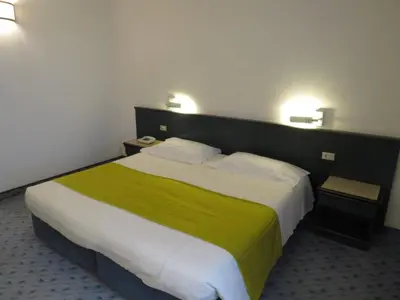 Letto o letti in una camera di Hotel Turandot-Osteria-Pizzeria 