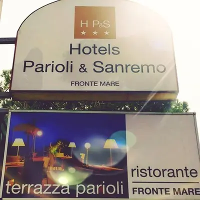 Certificato, attestato, insegna o altro documento esposto da Hotel Parioli