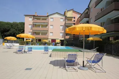 Piscina di Apartments in Rosolina Mare 33097 o nelle vicinanze