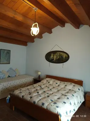 Letto o letti in una camera di agriturismo la scuderia