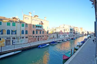 Vista sul fiume nelle vicinanze dell'appartamento