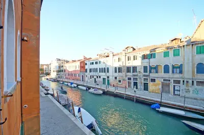 Vista sul fiume nelle vicinanze dell'appartamento