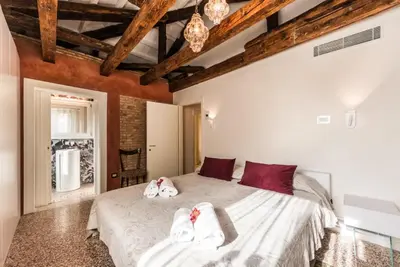 Letto o letti in una camera di Apartment Cà Brunilda-luxury penthouse with terrace