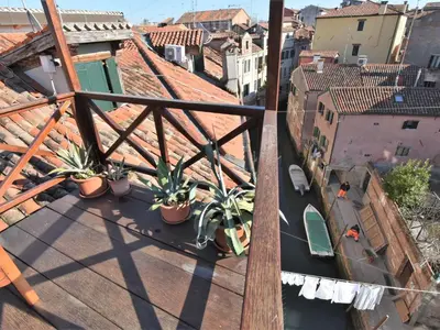Balcone o terrazza di Apartment Fondamenta del Rielo by Interhome
