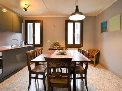 Area soggiorno di Apartment Casa San Vio by Interhome