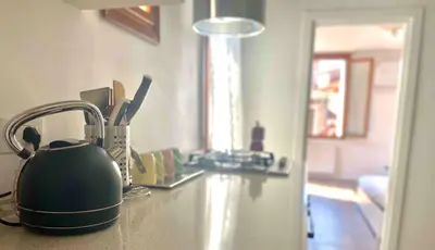 Cucina o angolo cottura di CA ZULIAN amazing canal view apartment