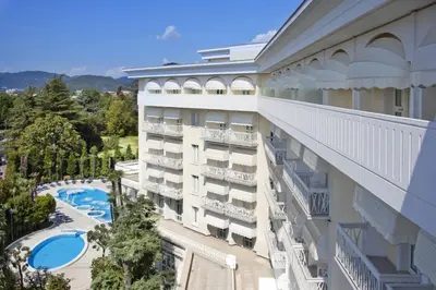Piscina di Hotel Due Torri o nelle vicinanze
