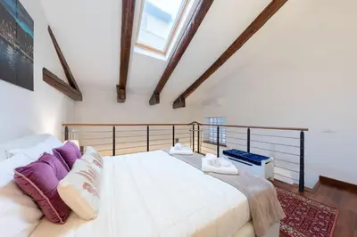 Letto o letti in una camera di Ca' del Pozzo Loft Apartment