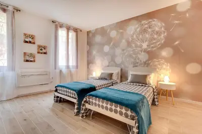 Letto o letti in una camera di White Flowers with Canal View by Wonderful Italy