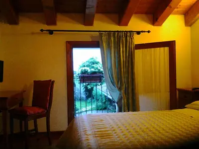 Letto o letti in una camera di Agriturismo MELO IN FIORE con camere e colazioni nella zona del Prosecco DOCG Asolo