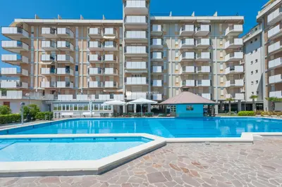 Piscina di Residence Playa Grande Immobiliare Pacella o nelle vicinanze