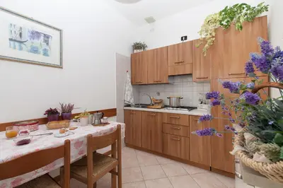 Cucina o angolo cottura di Appartamenti Giardino al Mare
