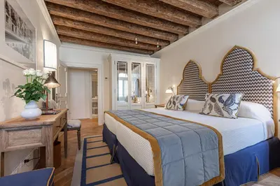 Letto o letti in una camera di La Dimora di San Maurizio 2- Dimora Italia -