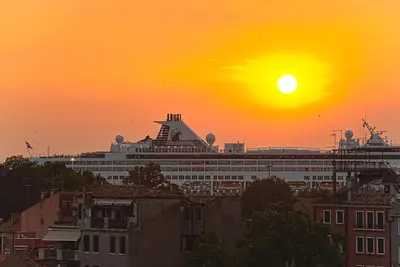 Alba o tramonto visti dall'interno dell'appartamento o dai dintorni