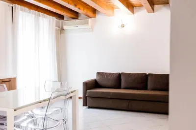 Area soggiorno di INTERO APPARTAMENTO nel cuore di VICENZA