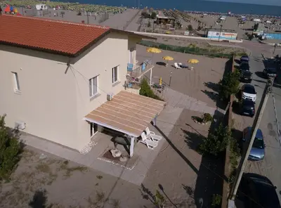 Vista generica sul mare o vista sul mare dall'interno dell'appartamento