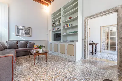 Area soggiorno di Ca' Romantica terrace with Balcony and side Canal view
