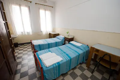 Letto o letti in una camera di Ostello Domus Civica