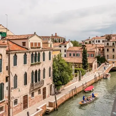 Carmini Canal View & Lift by LionHost