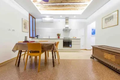 Cucina o angolo cottura di CA GRIMANI private terrace