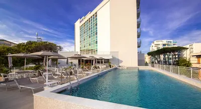 Piscina di Hotel Nember o nelle vicinanze