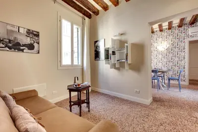 TV o dispositivi per l'intrattenimento presso Rugabella Rialto Deluxe by Wonderful Italy