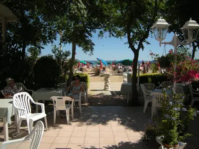 Vista generica sul mare o vista sul mare dall'interno dell'hotel