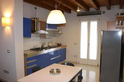 Cucina o angolo cottura di Accogliente appartamento moderno, vicino a Venezia