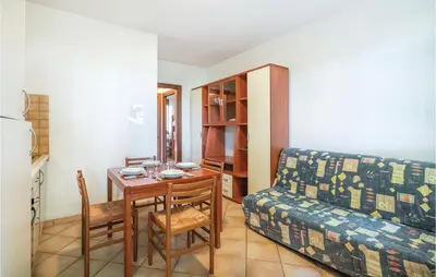 Area soggiorno di Lovely Apartment In Rosolina Mare