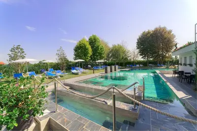 Piscina di Hotel Terme Belsoggiorno o nelle vicinanze