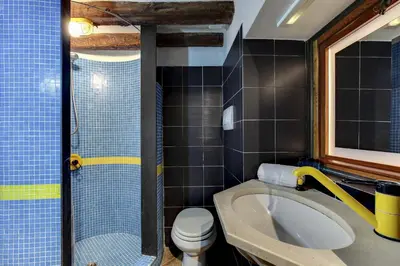 Bagno di Canal View Suite in Rialto by Wonderful Italy