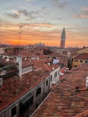 Alba o tramonto visti dall'interno dell'appartamento o dai dintorni
