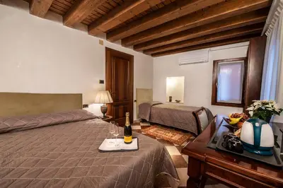 Letto o letti in una camera di Anzolo Palace - Rooms & Apartments