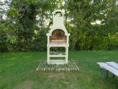 Giardino di Villa Cà Riviera Bosco Piccolo by Interhome
