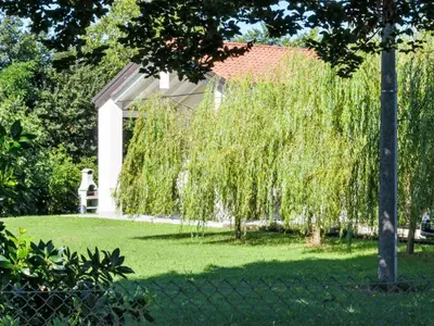 Giardino di Villa Cà Riviera Bosco Piccolo by Interhome