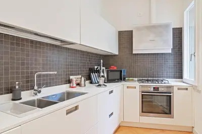 Cucina o angolo cottura di GuestHost - San Fermo Luxury Apartment
