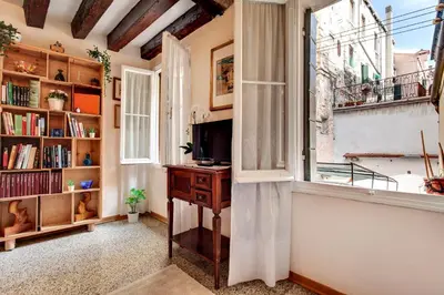 Biblioteca nell'appartamento